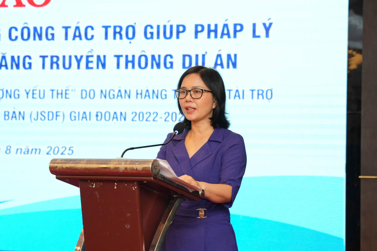 Bà Vũ Thị Hường, Phó Cục trưởng Cục PBGDPL & TGPL chủ trì hội thảo Dự án